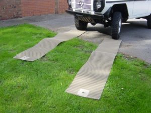 Self recovery trackway matting